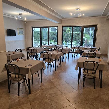 Hotel Francesco Padenghe sul Garda Exteriör bild